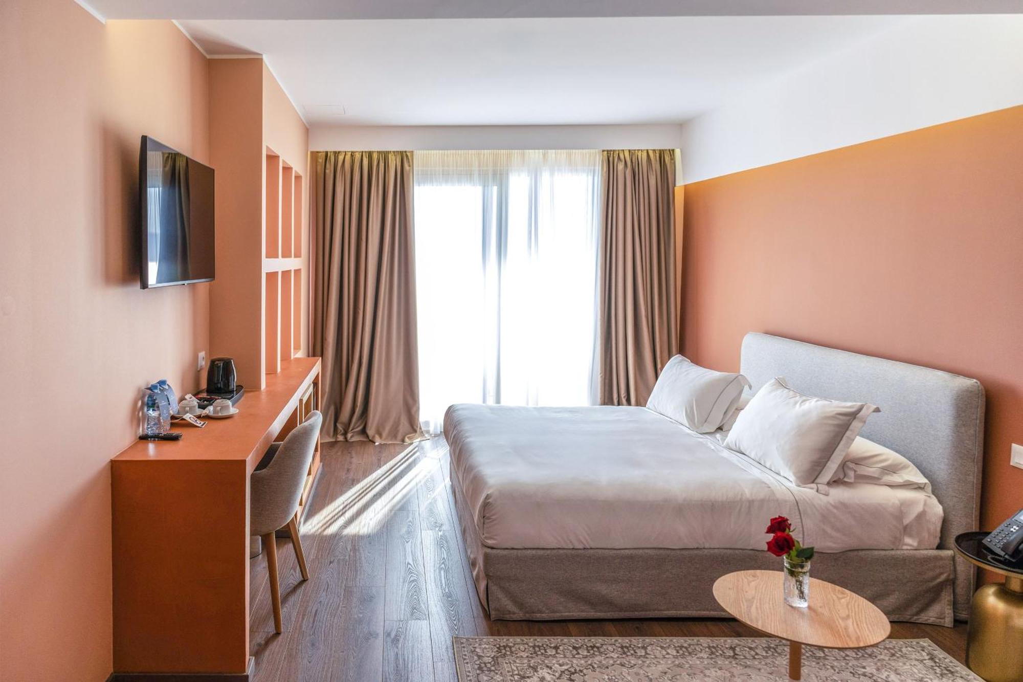 Hotel Vlora Priam, Affiliated By Melia Dış mekan fotoğraf