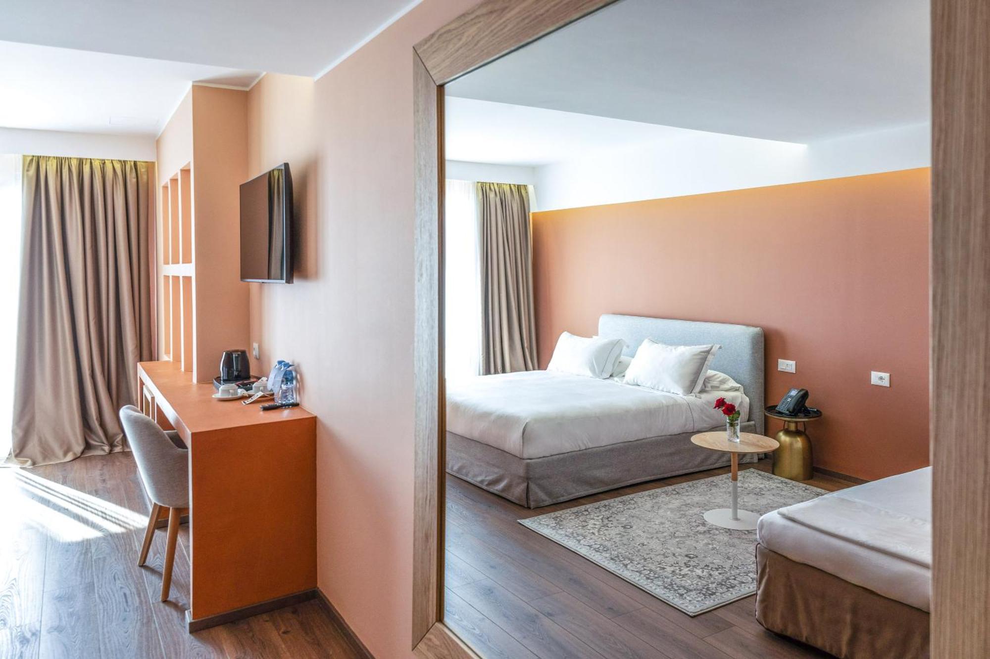 Hotel Vlora Priam, Affiliated By Melia Dış mekan fotoğraf