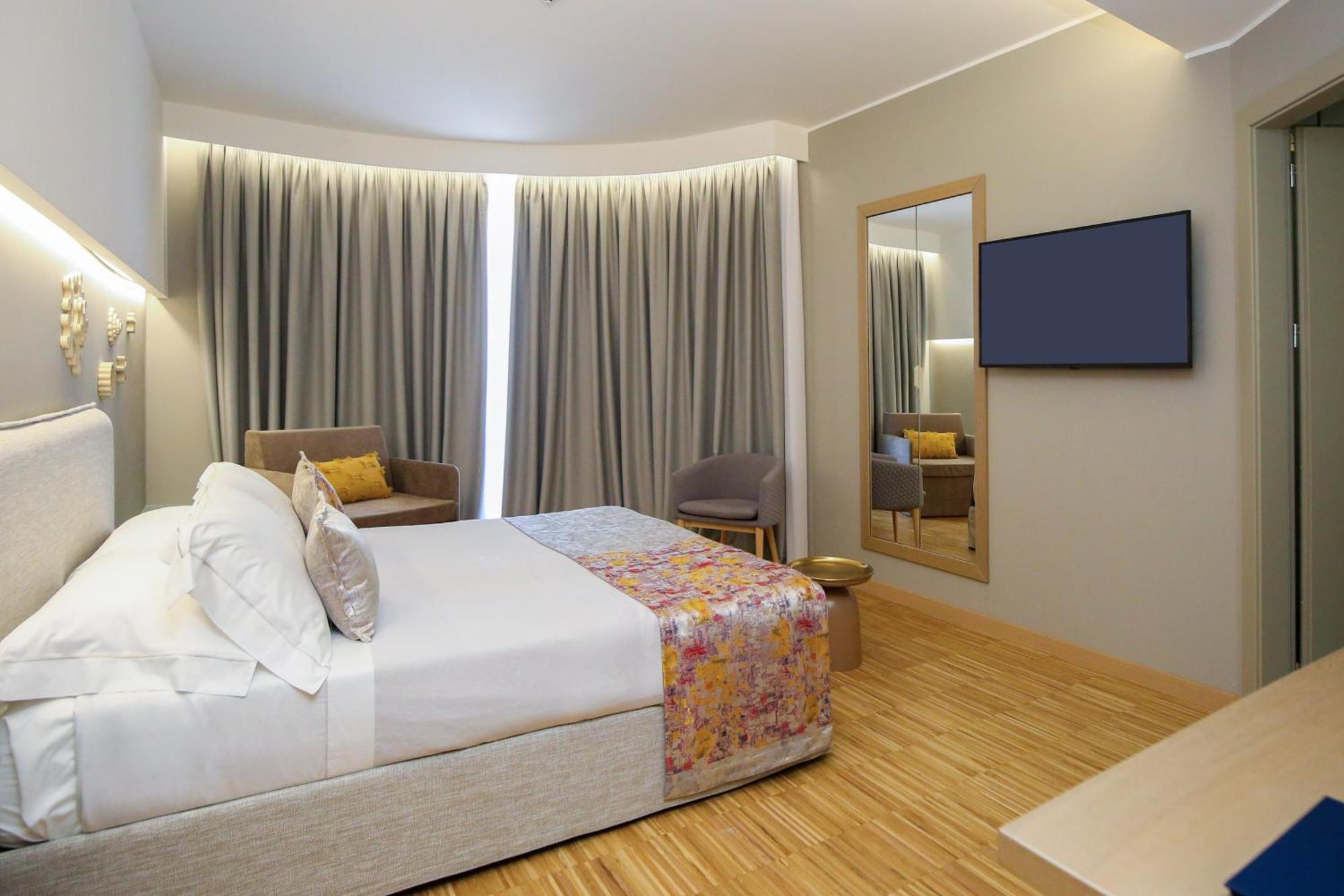 Hotel Vlora Priam, Affiliated By Melia Dış mekan fotoğraf