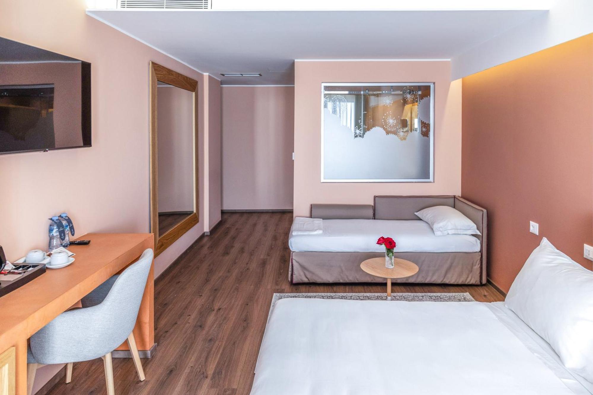 Hotel Vlora Priam, Affiliated By Melia Dış mekan fotoğraf
